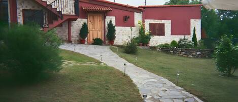 المنشأة من الخارج