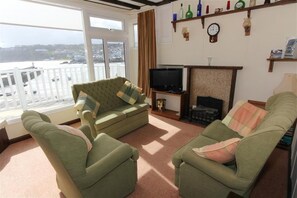 TV - 3 Bed in St Ives (oc-whrf4) (Saint Ives)