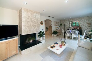 TV - WELCS HOUSE 303 PDA with private pool (Sant Feliu de Guixols)