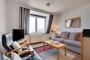 TV - 1 Bed in St Ives (oc-cwn054) (Saint Ives)