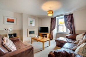 TV - 2 Bed in St Ives (oc-pmho08) (Saint Ives)