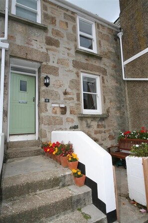 Exterior - 2 Bed in St Ives (oc-pmho08) (Saint Ives)