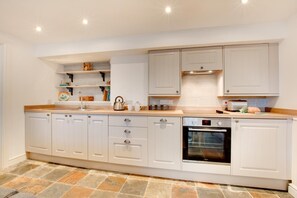 Microwave, oven, dishwasher, cookware/dishes/utensils