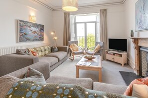 TV - 5 Bed in St Ives (oc-dt04) (Saint Ives)