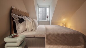 Luksussuite, 4 soverom, terrasse, byutsikt | Wi-fi (inkludert)