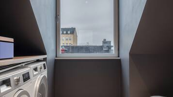 Luxury Suite, 4 Bedrooms, Terrace, City View | Bathroom