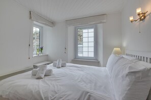 1 bedroom, iron/ironing board, free WiFi, bed sheets - 1 Bed in St Ives (oc-crab02) (St Ives)