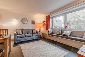 TV - 1 Bed in St Ives (oc-nic01) (Saint Ives)