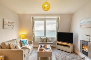 TV - 1 Bed in St Ives (oc-cw46) (Saint Ives)