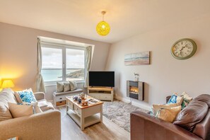 TV - 1 Bed in St Ives (oc-cw46) (Saint Ives)