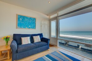 TV - 2 Bed in St Ives (oc-bpp03) (Saint Ives)