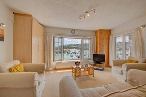 TV - 1 Bed in St Ives (oc-chyr2) (St Ives)