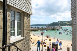 Beach - 1 Bed in St Ives (oc-chyr2) (St Ives)