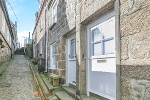 Exterior detail - 3 Bed in St Ives (oc-vgn28) (Saint Ives)