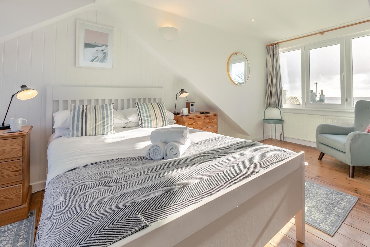 Iron/ironing board, free WiFi, bed sheets