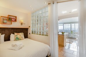 Iron/ironing board, free WiFi, bed sheets - 1 Bed in St Ives (oc-chyr01) (St Ives)