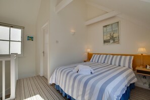 Iron/ironing board, free WiFi, bed sheets - 1 Bed in St Ives (oc-dgy028) (St Ives)