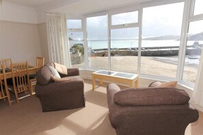 TV - 2 Bed in St Ives (oc-whrf3) (St Ives)
