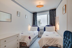 Iron/ironing board, bed sheets - 2 Bed in St Ives (oc-whrf2) (Saint Ives)
