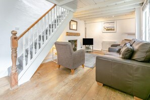 TV - 2 Bed in St Ives (oc-cotsp) (Saint Ives)
