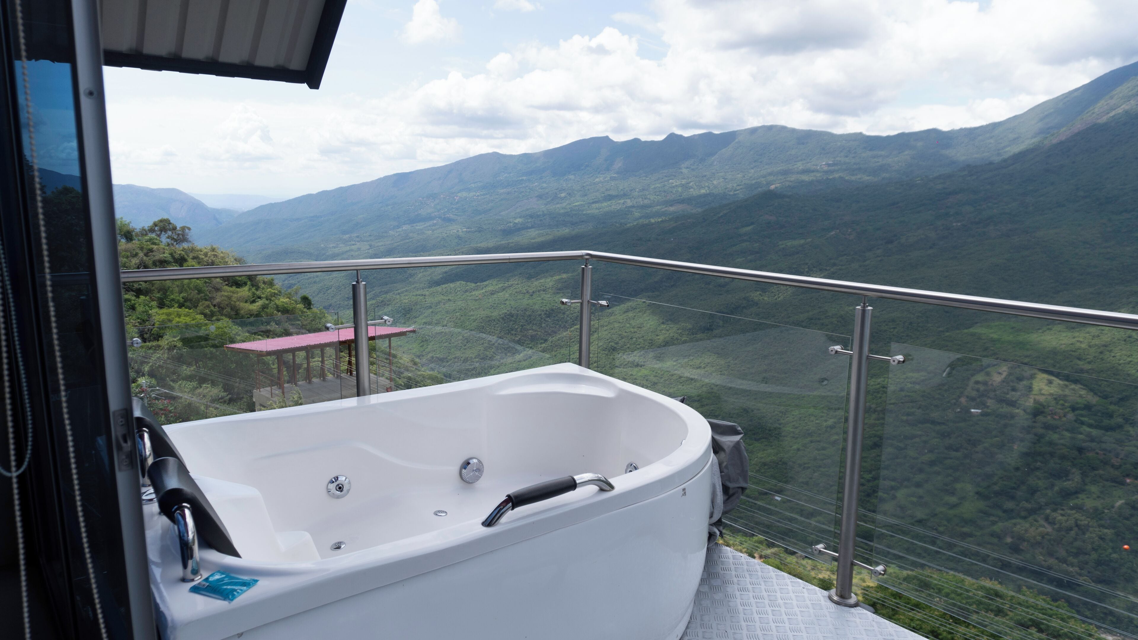 Bungalow Deluxe, balcon, vue montagne | Bain à remous extérieur