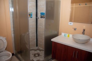 ดีลักซ์บังกะโล, ระเบียง, วิวภูเขา | ห้องน้ำ