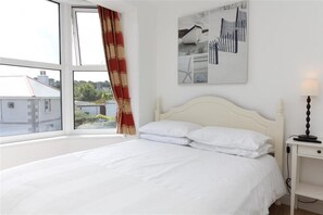 2 bedrooms, iron/ironing board, free WiFi, bed sheets - 2 Bed in St Ives (oc-ven10a) (Saint Ives)