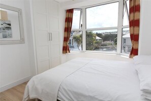 2 bedrooms, iron/ironing board, free WiFi, bed sheets - 2 Bed in St Ives (oc-ven10a) (Saint Ives)