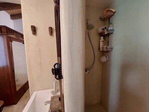 Shower, free toiletries, hair dryer, towels - Sicilitudine Antica Dimora (Calatafimi Segesta)