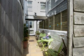 Outdoor dining - 2 Bed in St Ives (oc-clv2a) (Saint Ives)