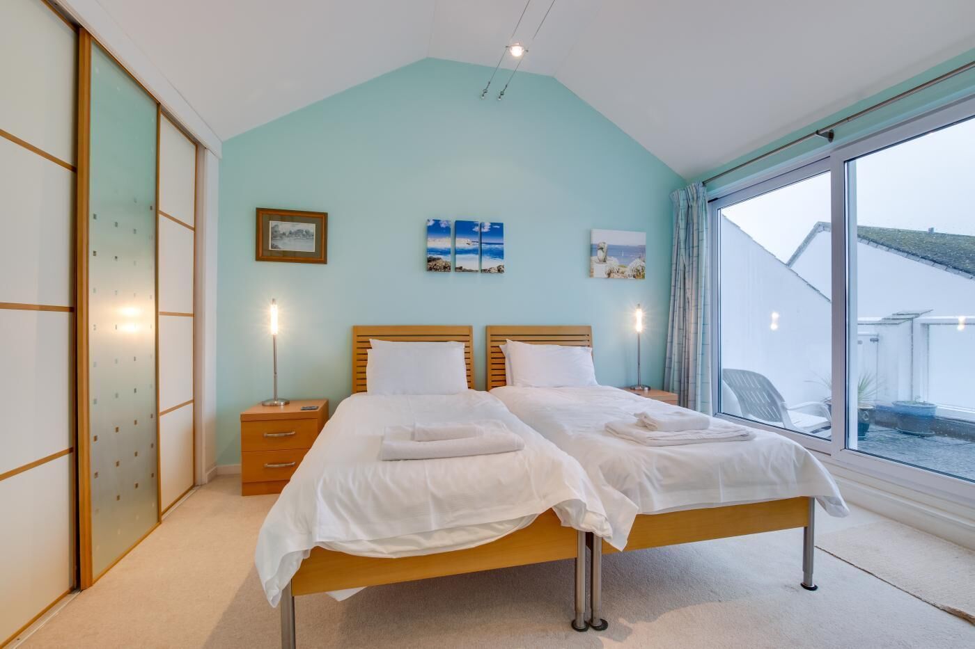 Iron/ironing board, free WiFi, bed sheets