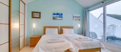 Iron/ironing board, free WiFi, bed sheets