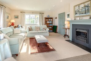 TV - 3 Bed in St. Ives (oc-tregar) (St Ives)