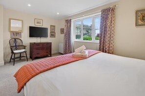 Iron/ironing board, travel cot, free WiFi, bed sheets - 3 Bed in St. Ives (oc-tregar) (St Ives)