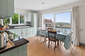 Microwave, oven, dishwasher, cookware/dishes/utensils - 3 Bed in St. Ives (oc-tregar) (St Ives)