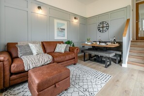 TV - 2 Bed in St Ives (oc-godct7) (Carbis Bay)