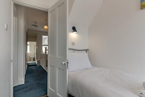 3 bedrooms, iron/ironing board, free WiFi, bed sheets - 3 Bed in St. Ives (oc-chan15) (St Ives)
