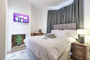 Schreibtisch, Bügeleisen/Bügelbrett, kostenloses WLAN, Bettwäsche