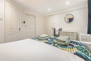Iron/ironing board, free WiFi, bed sheets - 1 Bed in St Ives (oc-mar02a) (St Ives)