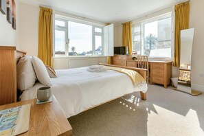 Iron/ironing board, free WiFi, bed sheets - 2 Bed in St. Ives (oc-lyon09) (Saint Ives)