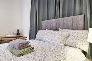 Schreibtisch, Bügeleisen/Bügelbrett, kostenloses WLAN, Bettwäsche