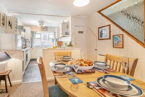 Dining - 2 Bed in St Ives (oc-killa) (St Ives)