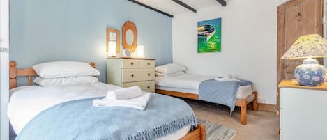 2 bedrooms, iron/ironing board, free WiFi, bed sheets