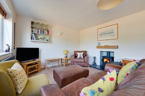 TV, fireplace - 3 Bed in Burnham Market (oc-1887) (Burnham Market)
