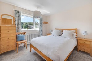 3 bedrooms, iron/ironing board, travel cot, free WiFi - 3 Bed in Burnham Market (oc-1887) (Burnham Market)