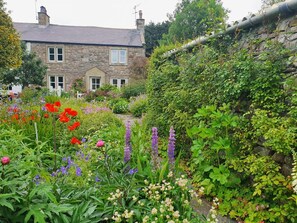 Property grounds - 3 Bed in Horton-in-Ribblesdale (oc-ds933) (Horton in Ribblesdale)