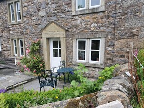 Outdoor dining - 3 Bed in Horton-in-Ribblesdale (oc-ds933) (Horton in Ribblesdale)