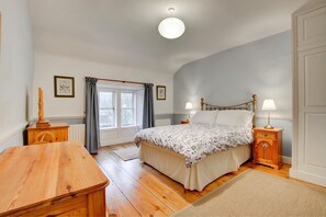 Iron/ironing board, free WiFi