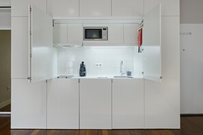 Frigorifero, microonde, forno, macchina per tè/caffè