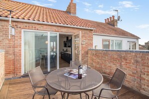 Outdoor dining - 2 Bed in Southwold (oc-tibw) (Southwold)